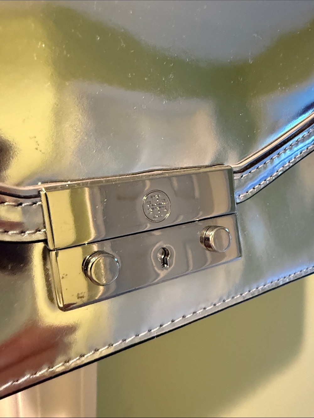 Tory Burch silver flap bag with removable crossbody strap. All leather! - Picture 4 of 11